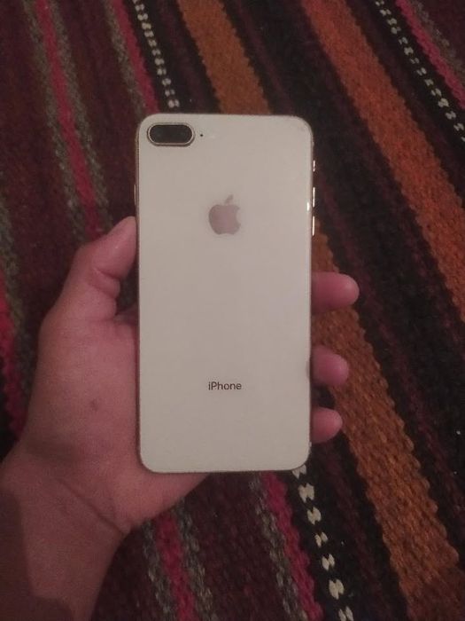 Iphone 8 plus telefoni sotiladi
