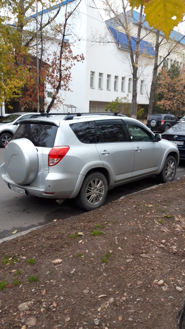 СРОЧНОToyota Rav 4