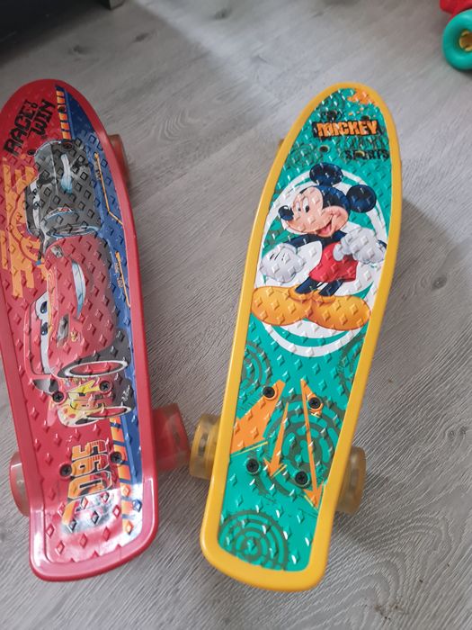 skateboard cu lumini noi