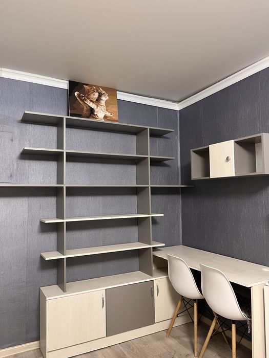 Стенка с встроеным столом