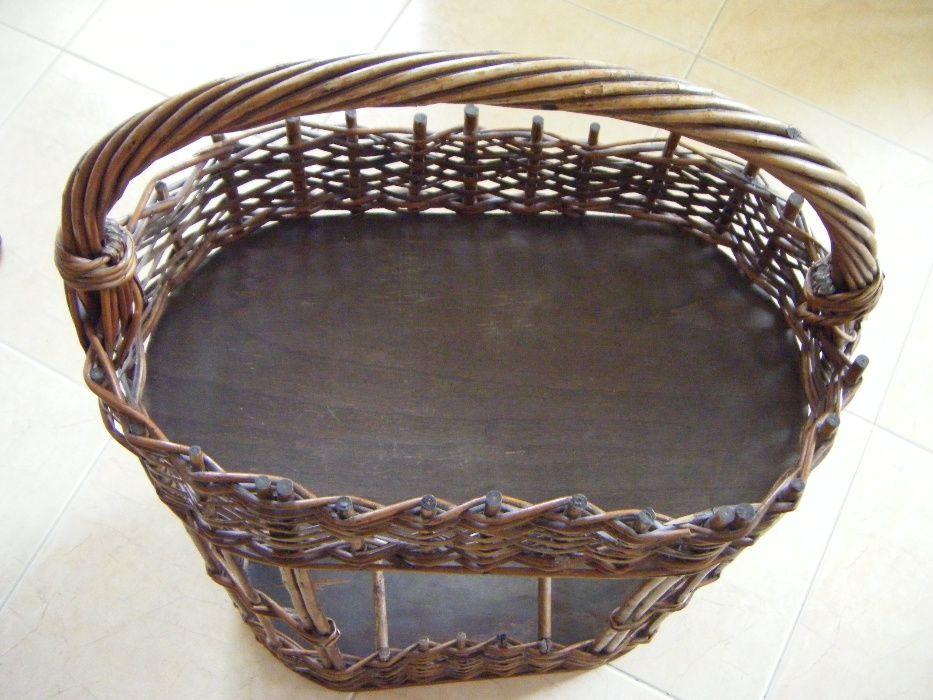 Декоративна плетена кошница