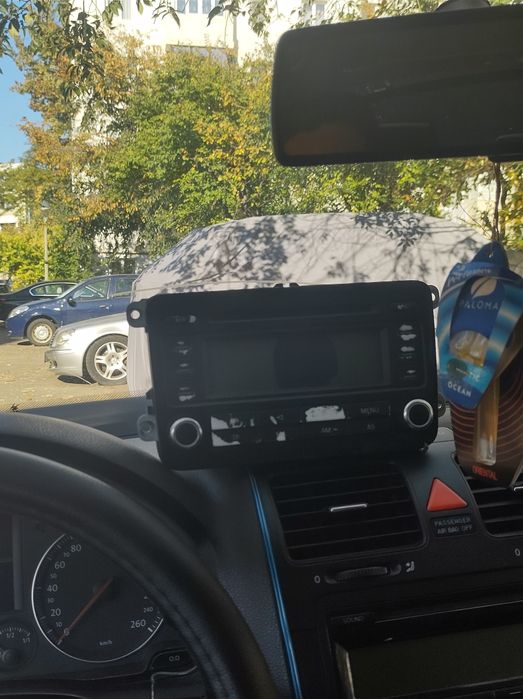 Vând radio funcțional.