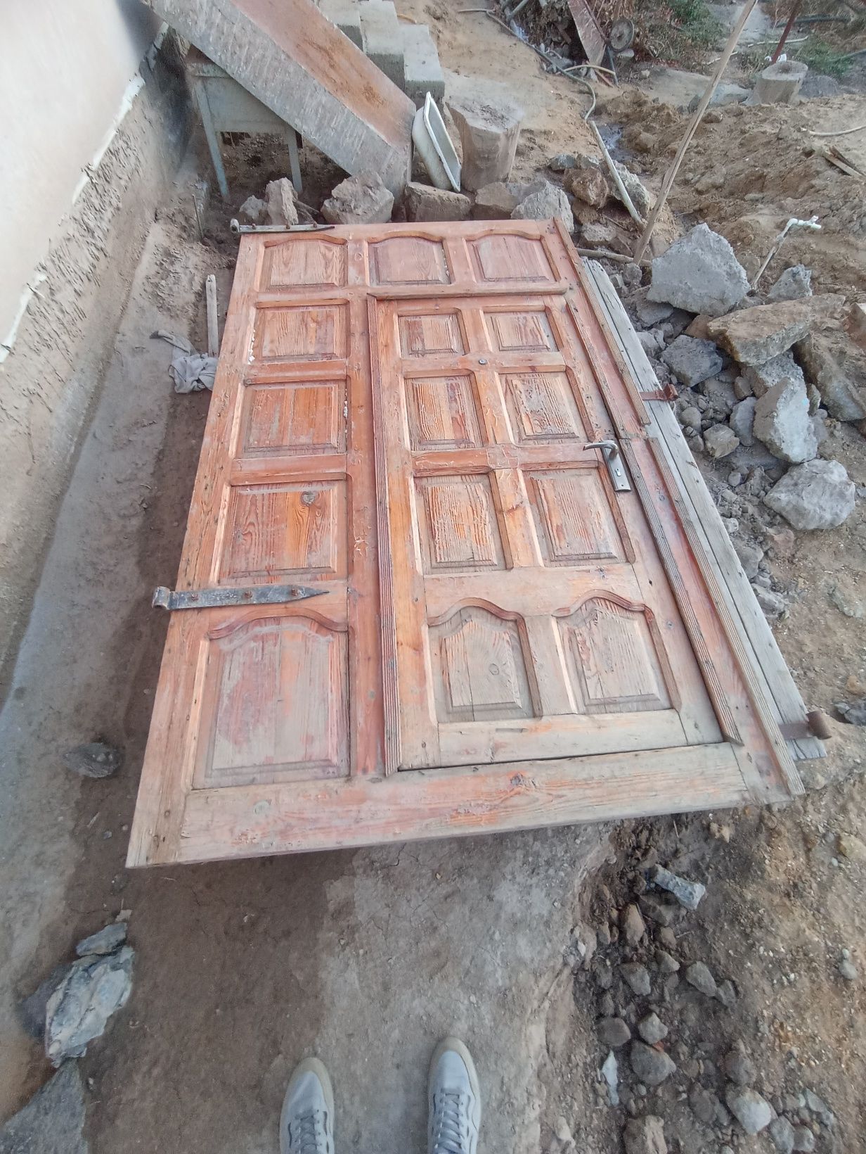Agash darwaza satiladi 1.mil kelisemiz Manzil tele oray