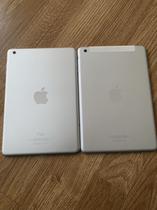 Doua iPad pentru piese .