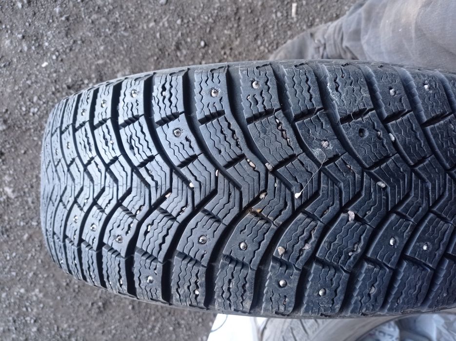 Резина зимняя на 16 Мишлен