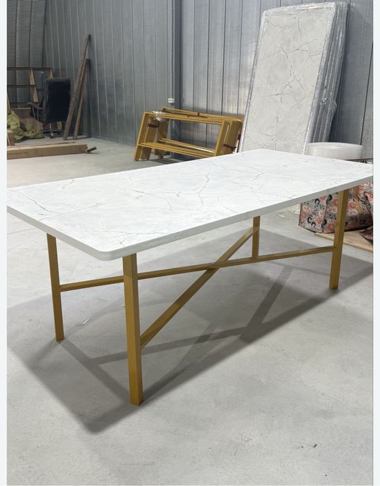 Стол кухонный или гостиный