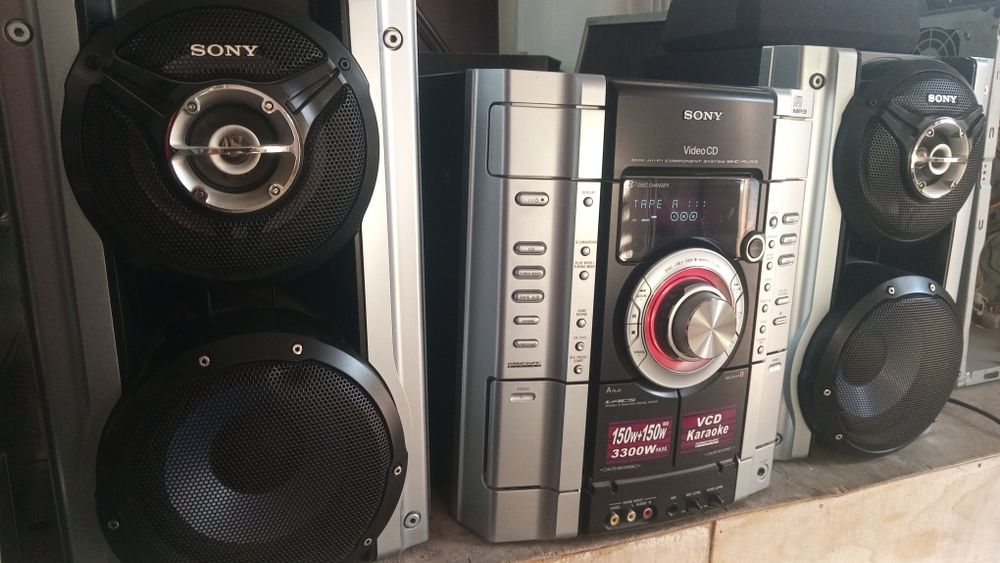 Музыкальный центр SONY.