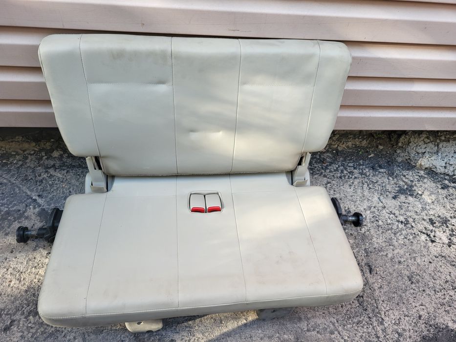 Продаётся сиденья от  мицубиси паджеро