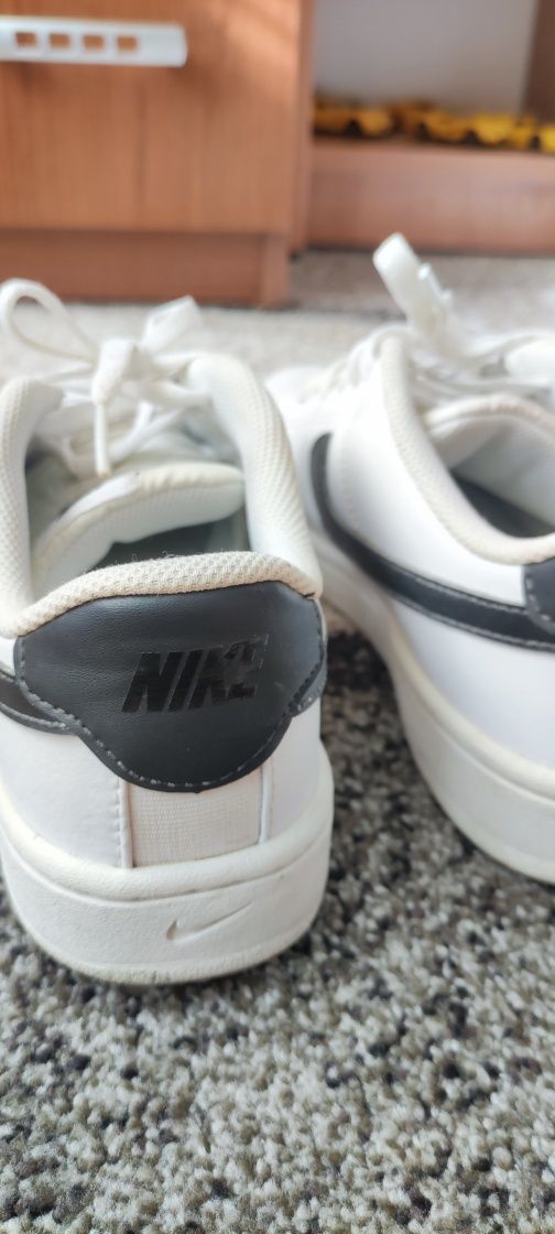 Nike обувки (бели)