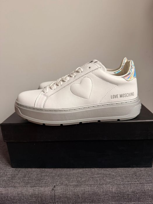 Кецове Love moschino