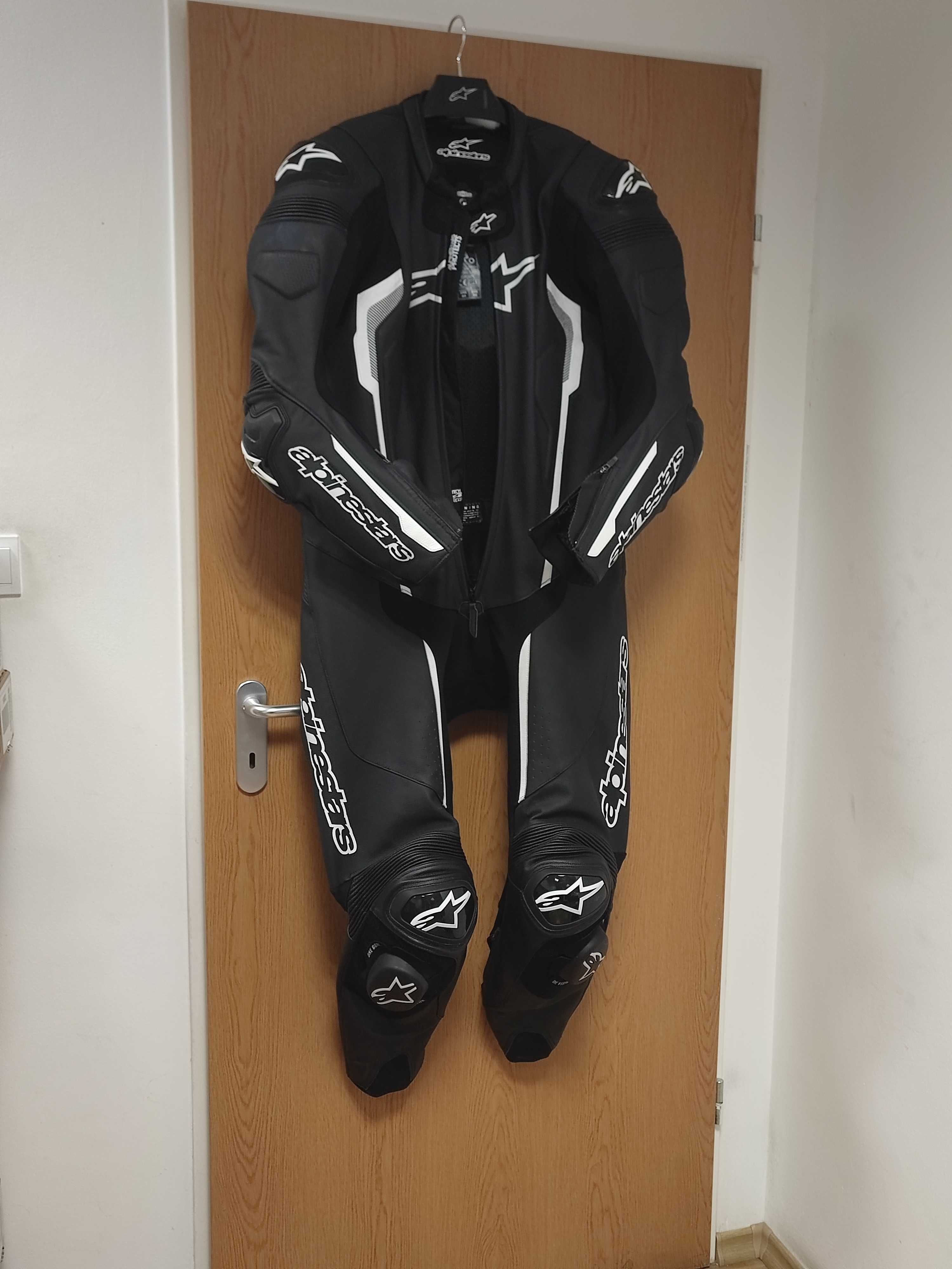 Мото еккип от една част Alpinestars Missile V2 One Piece Leather Suit