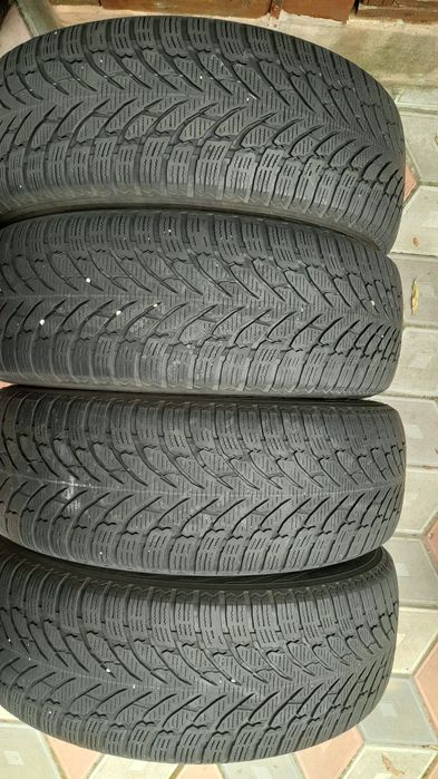 Vând 4 anvelope de iarna 225 65 r17 NOKIAN