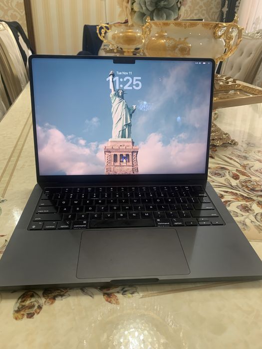 Macbook Pro M4  sotiladi yengide kop iwlatilmagan yengide turibti