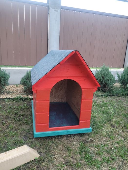 Casuta caine  talie medie sau mare