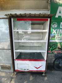 Продается вертикальный большой холодильник Albatros.