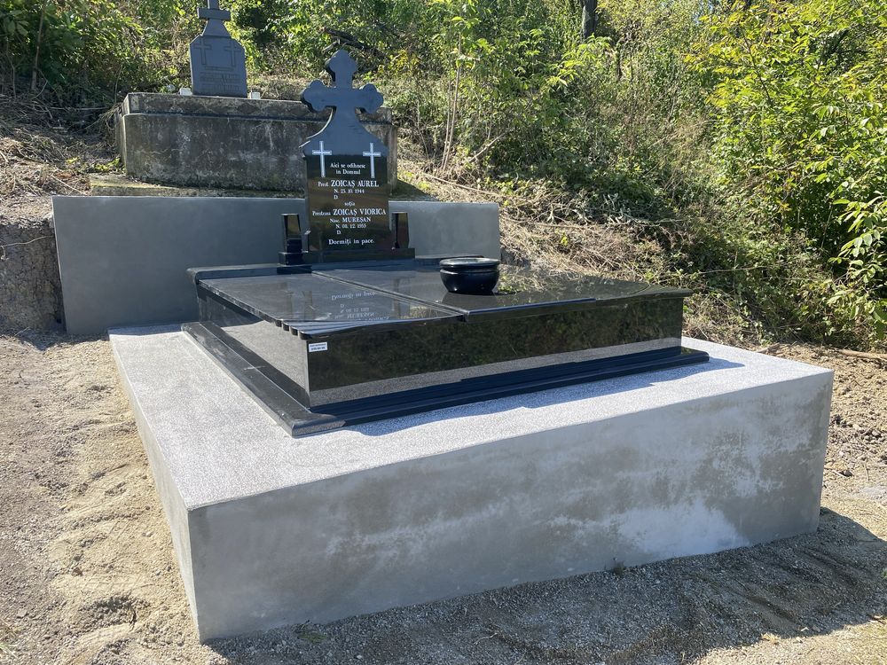 Morminte cruci cripte capace vaza felinare din granit