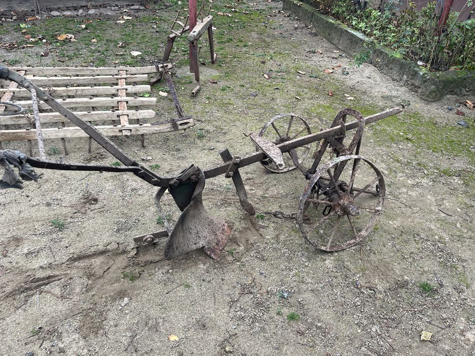 Plug, grapa, prasitoare vechi