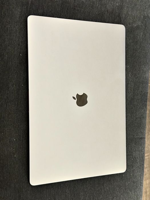 MacBook Pro 2019 16" i9 2.4ghz 32GB ram Radeon Pro 5500M 8gb 2Tb SSD