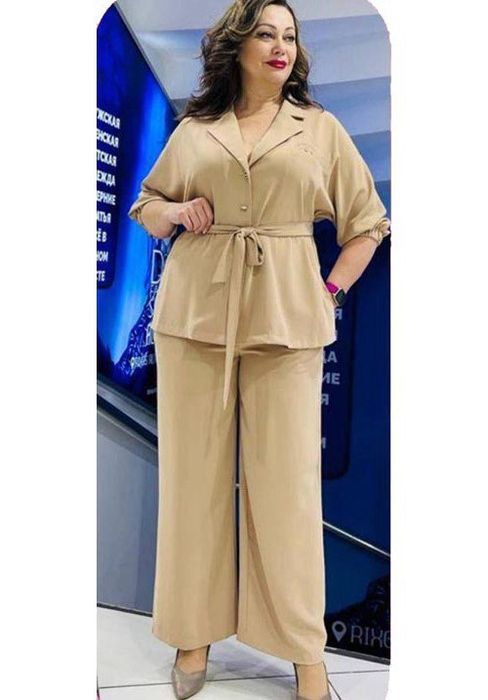 Женский брючный костюм