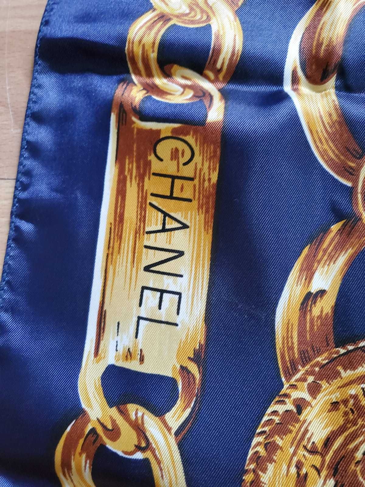 Chanel копринен шал