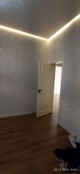 Uy sotiladi 5 xonali 6 sotihli hovli