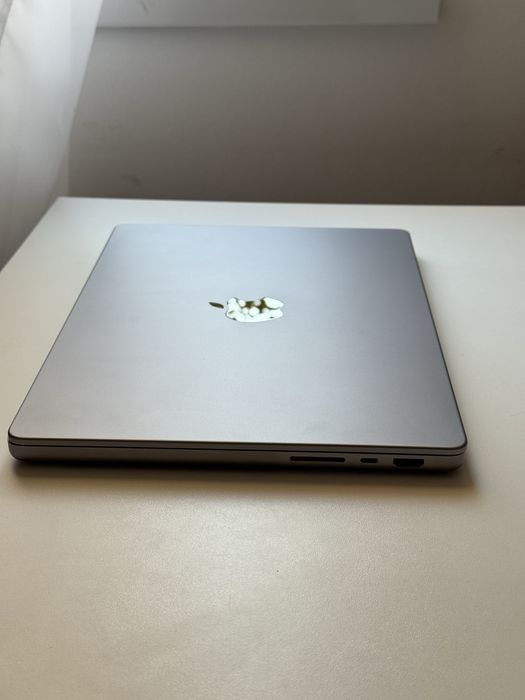 Macbook Pro 14” | M1 MAX | 64GB | 2TB