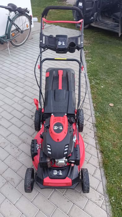 Masina de tuns iarba