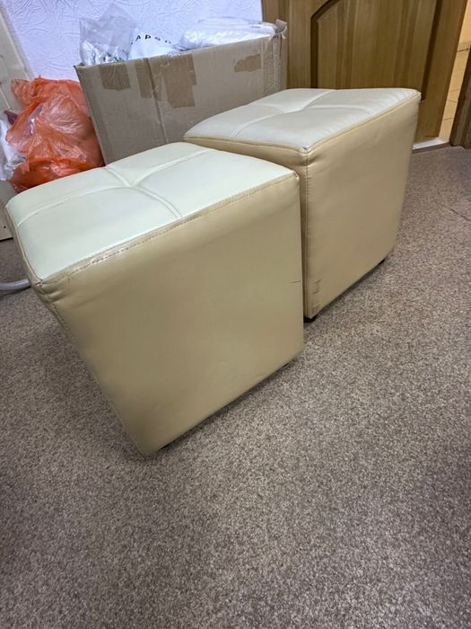 Продам два мягких пуфика