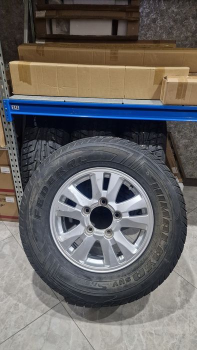 Резина Federal 275/65/R17 зимняя шипованная с дисками на прадо