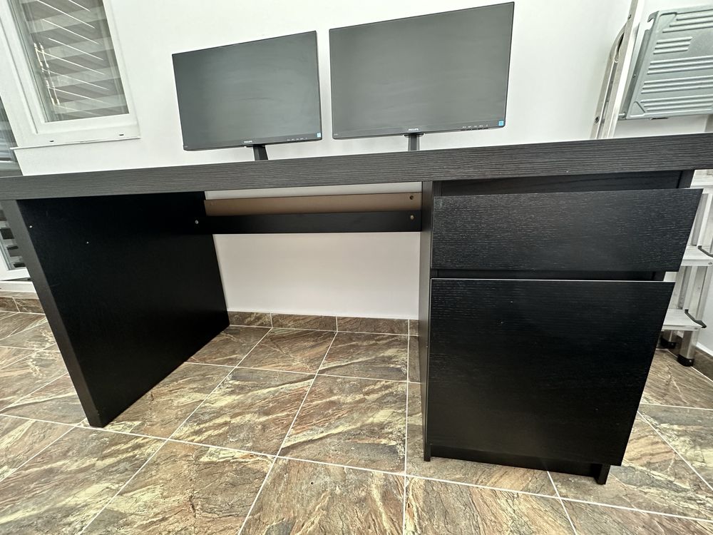 Vand birou din pal de culoare negru 140x65x72,5 cm