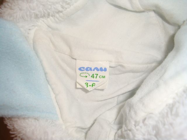 ботички за бебче и 2 комплекта шапка и шал