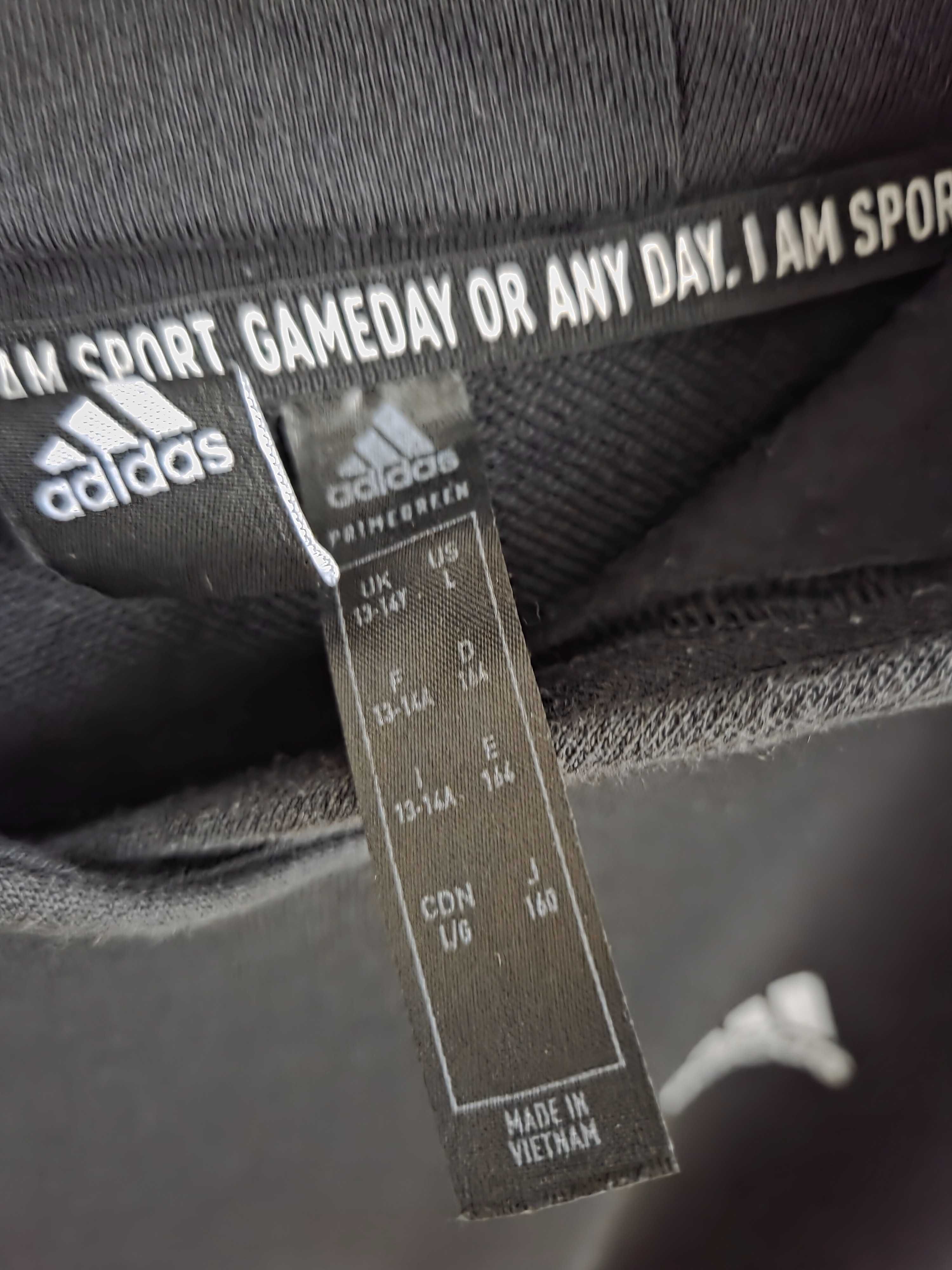 Рокля adidas L размер отговаря на М