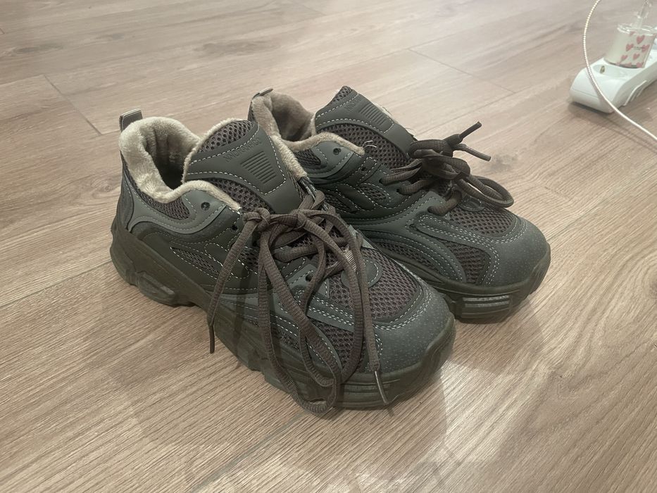 Кроссовки новые размер 36 осень зима