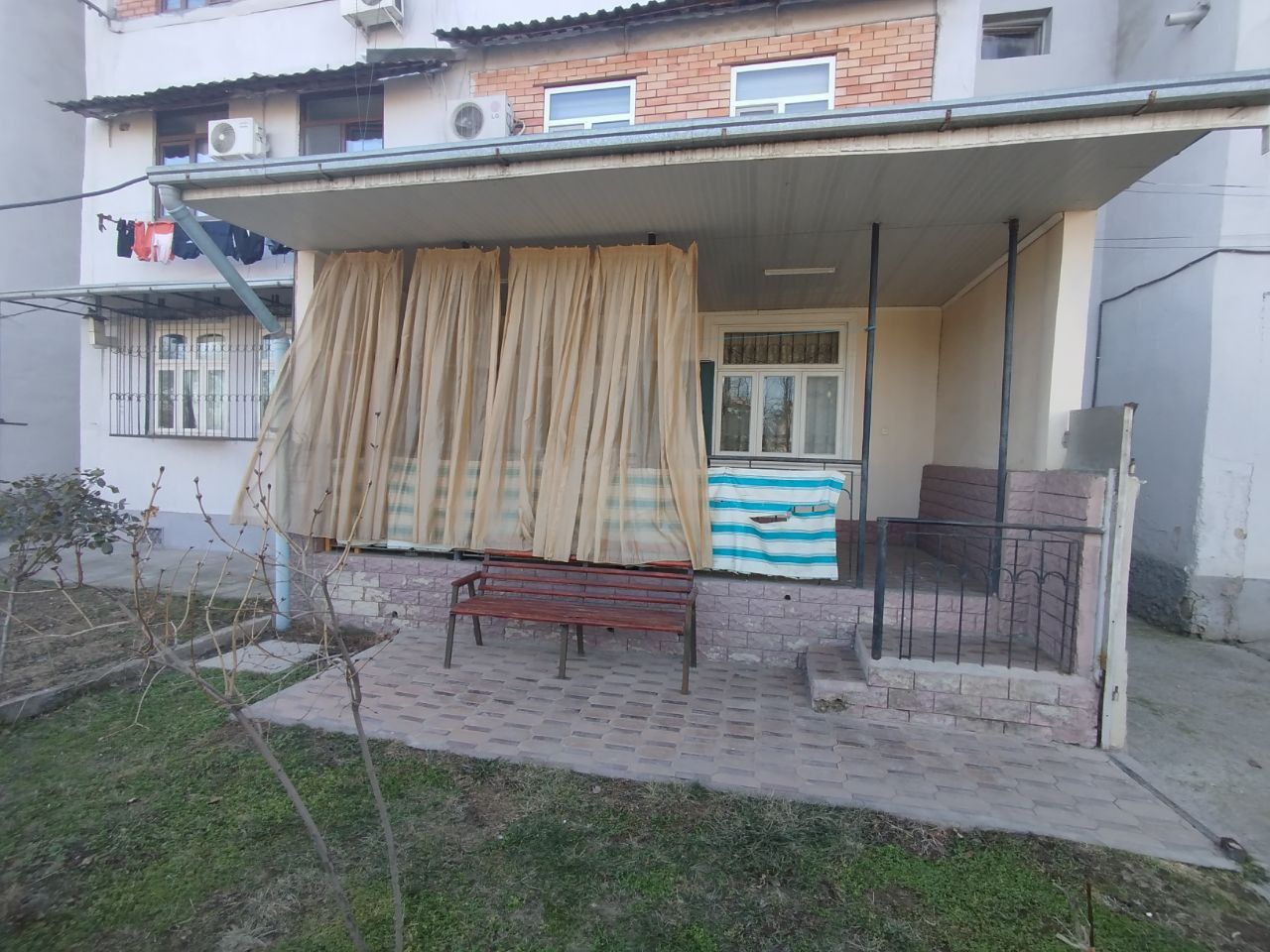 Продаётся трёх комнатная квартира
