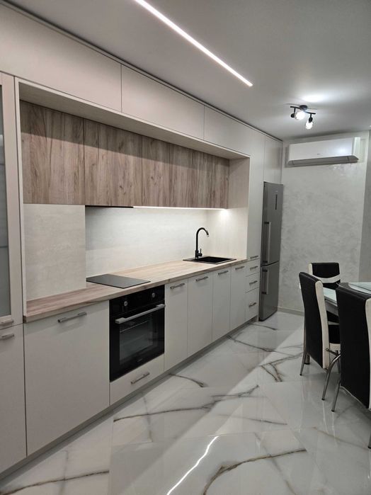 Луксозен нов апартамент с паркомясто до ВСУ, на 5 мин. от плаж Кабакум