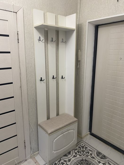 Вешалка в прихожую с обувницей