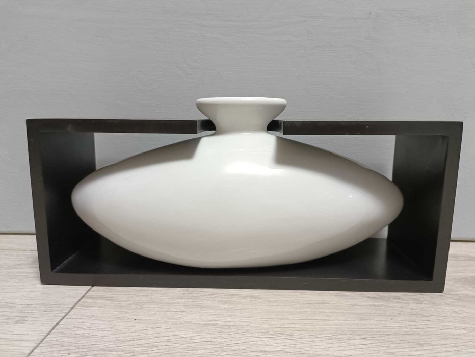 Современная настольная  ваза