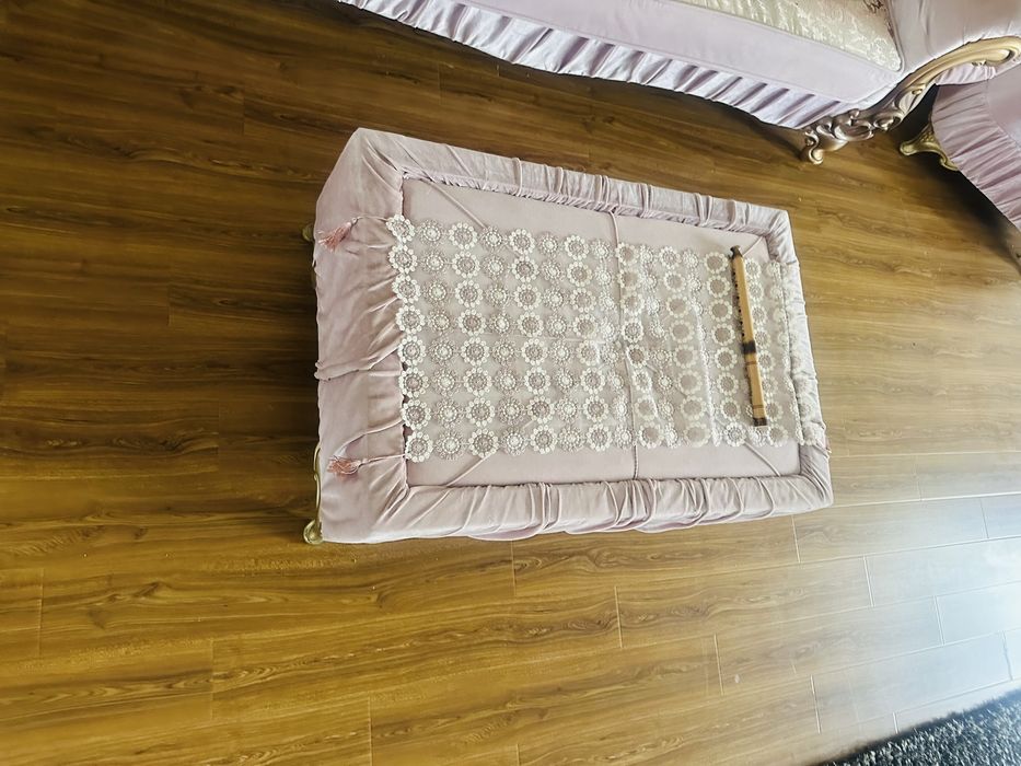 Vand coltar cu fotolii si măsuța