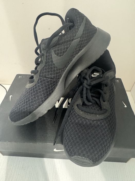 Маратонки Nike.
