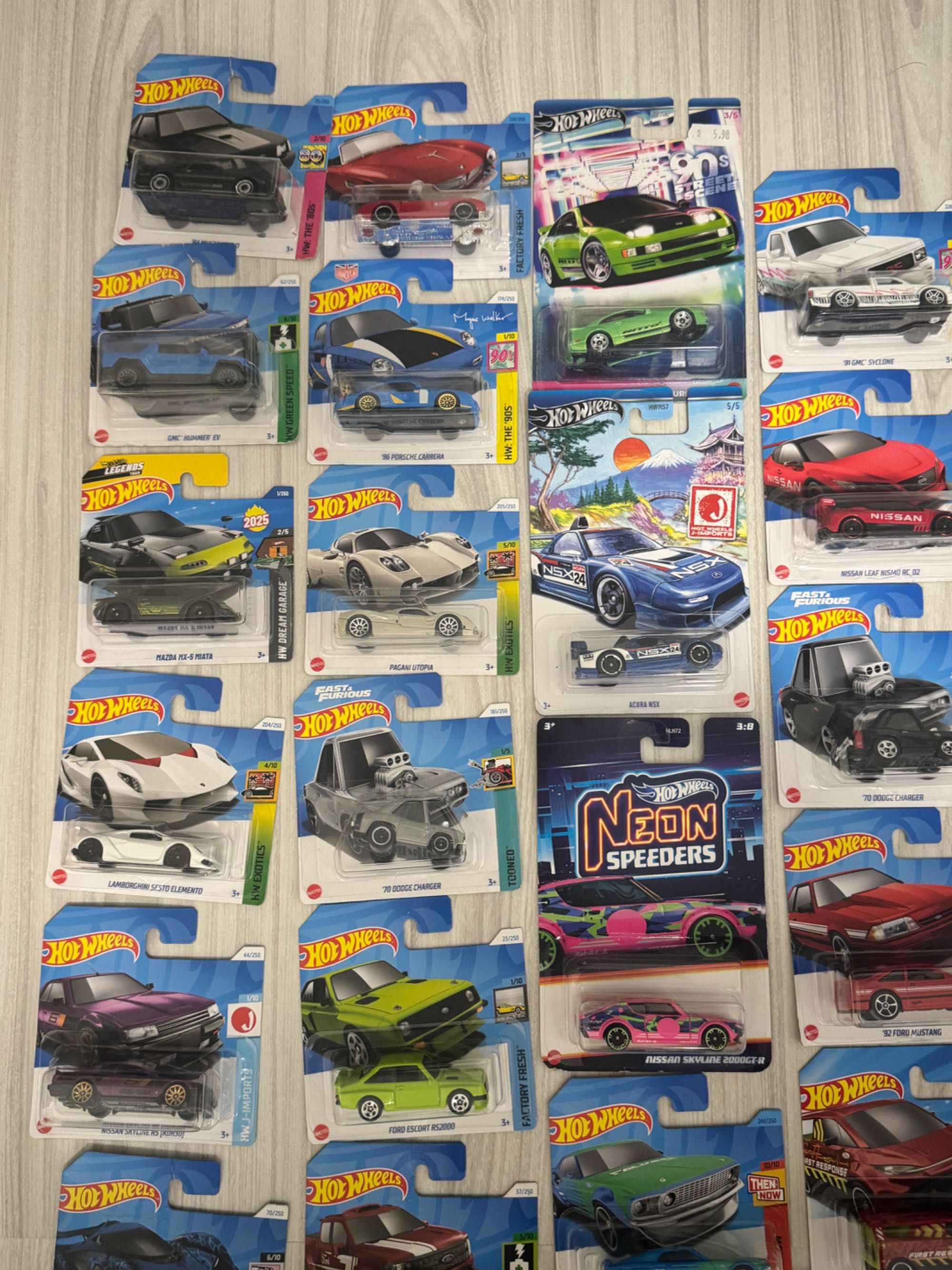 Колекция от hot wheels колички 1:64