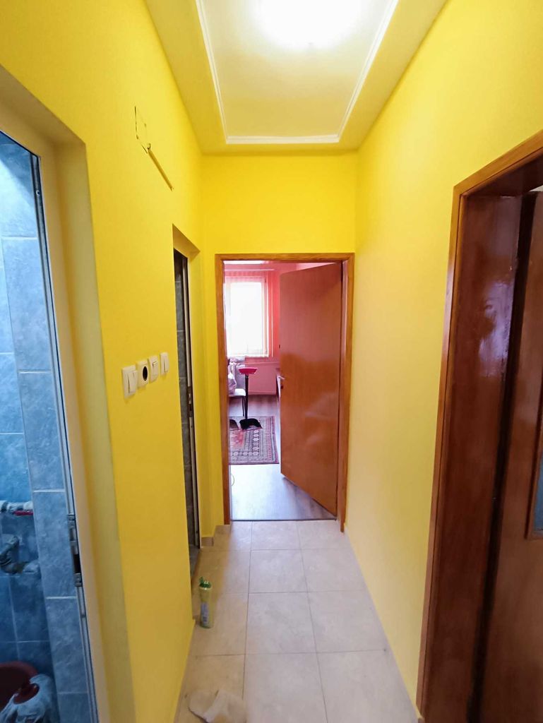 Дава се под наем Тристаен апартамент в Перник, Център - 100 кв.м за 306 € - Снимка #3