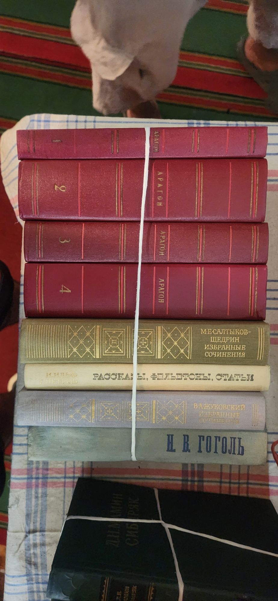 Продаются книги художественной литературы.