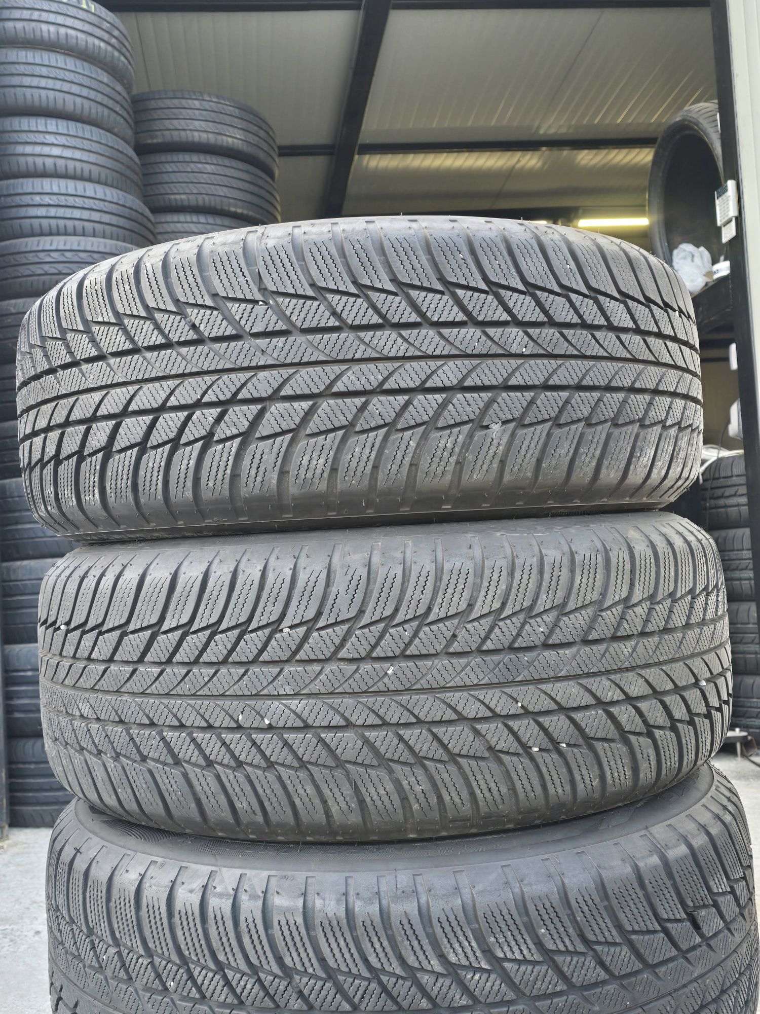 4 Броя 225/55/17 Bridgestone 2x8mm 2x6mm RunFlat