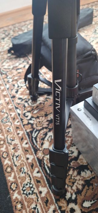 Canon eos 250d, speedlite  el 100, статив