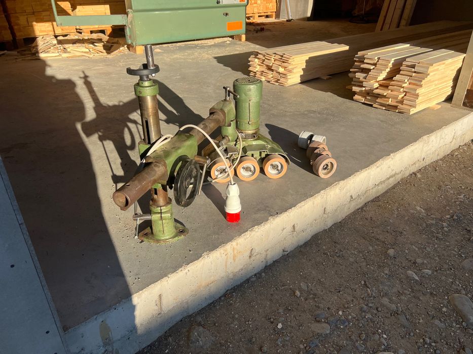 Dispozitiv de avans mechanic freza lemn