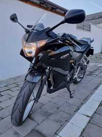 Motocicleta Honda CBR 250 R