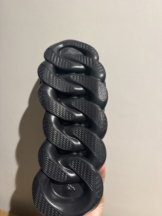 Versace chain resction