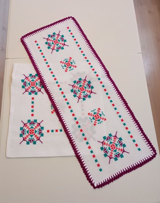 Ștergar de masă + pernuță decorativă