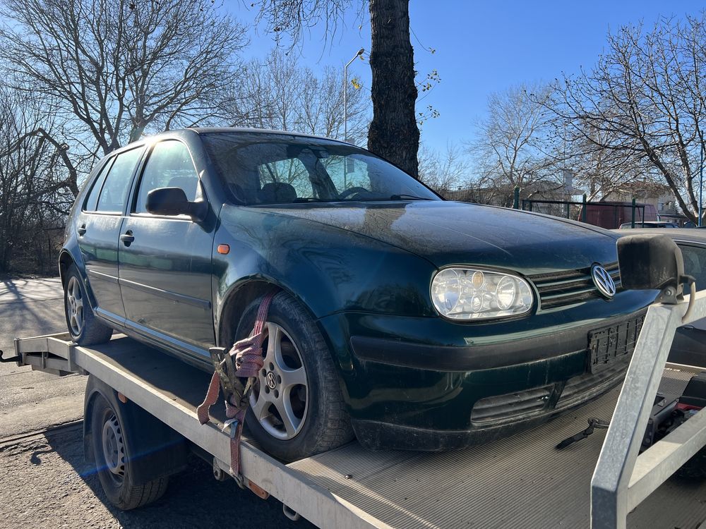 VW Golf 4 на части