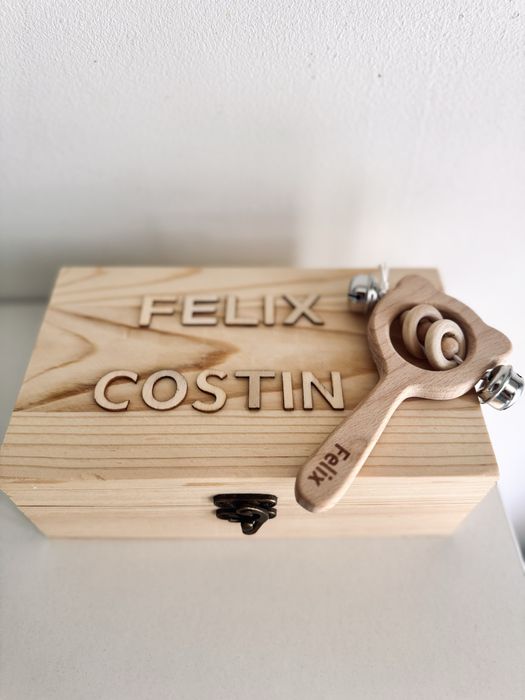 Cutie din lemn personalizata+ jucarie personalizata cadou pentru baita